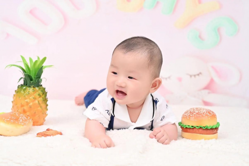 巴彦淖尔宝宝在妈妈肚子里